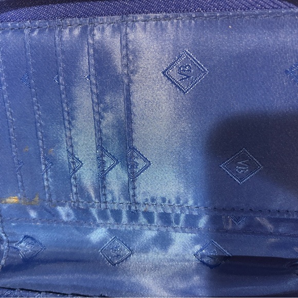 Vera Bradley Blue and White Crossbody Bag (University of Kentucky) - Picture 8 of 11